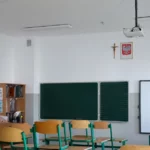 Os homens suspeitam do programa popular. Razão? Dinheiro para professores