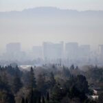 Os incêndios florestais do Canadá significam conselhos de fumaça na área da baía