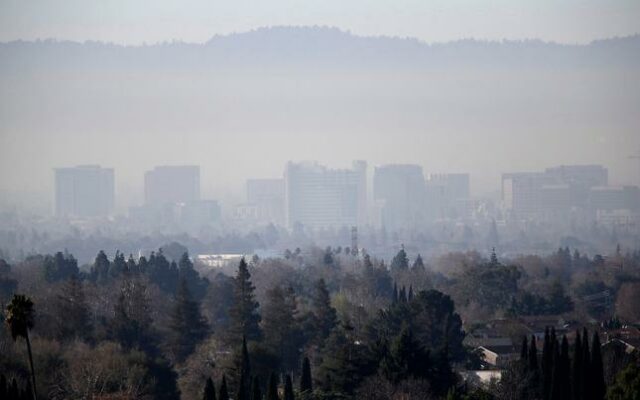 Os incêndios florestais do Canadá significam conselhos de fumaça na área da baía

