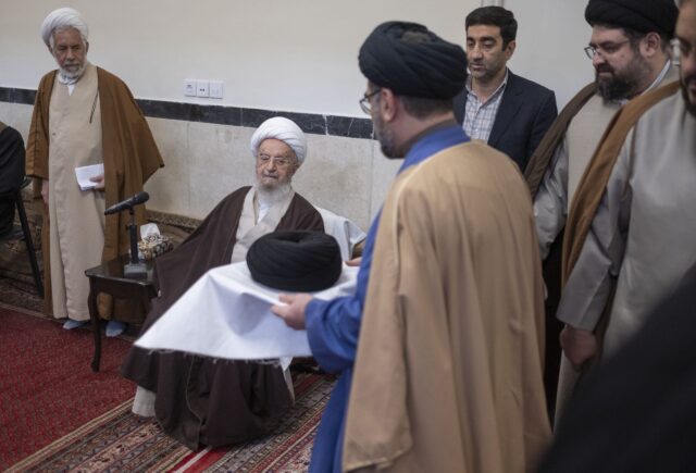 Os melhores problemas iranianos do clero de "Fatwa" contra Trump, Netanyahu

