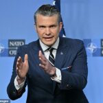 Pete Hegseth fala quando faz comentários com o secretário da OTAN -Geral antes de uma reunião de defesa que se reúne na sede da OTAN, em Bruxelas, em 5 de junho de 2025