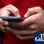 Os parlamentares acusam a Apple e o Google de aproveitar o aumento de roubos de telefone