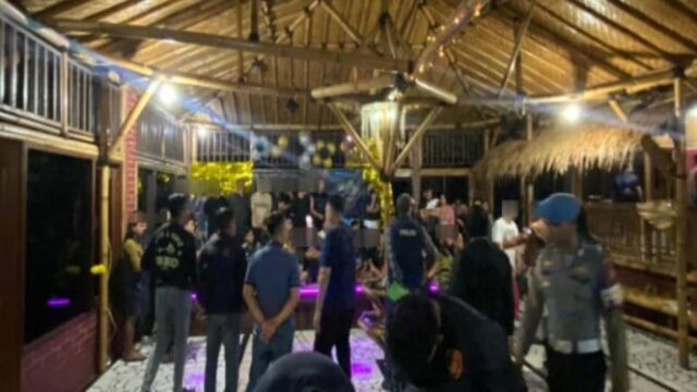 Os participantes do partido gay de Bogor recebem RP 200 mil por pessoa, divulgando convites sob o aparecimento de reuniões de família

