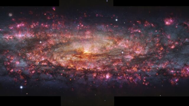 Uma imagem da galáxia escultora feita com a ajuda de imagens do grande telescópio do Observatório do Sul da Europa.