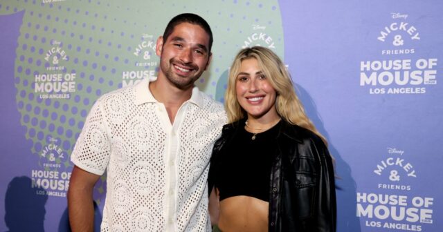 'Dancing With the Stars' Pros Emma Slater e a linha do tempo do relacionamento de Alan Bersten
