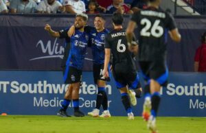 Os terremotos em San Jose usam 4 gols no segundo tempo para vencer o FC Dallas de 9 homens 4-2 Os terremotos em San Jose usam 4 gols no segundo tempo para vencer o FC Dallas de 9 homens 4-2