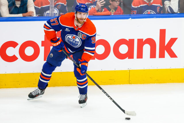 A incerteza em Wrinkle pode dar uma segunda reflexão a McDavid sobre a assinatura em Edmonton - Fonte: Imagn