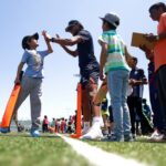 Jugend -Cricket jogadores participam de uma clínica em San Francisco Unicorns no domingo, 8 de junho de 2025, em Santa Clara, Califórnia. O terceiro evento anual de fãs inicia a Conhecimento da Major League Cricket Season 2025. (Aric Crabb/Bay Area News Group)