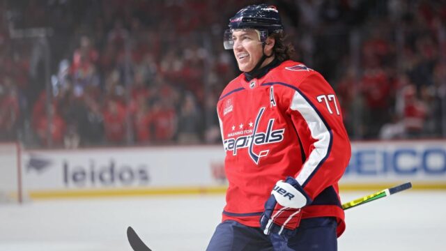 Oshie Capital Star se aposenta após 16 temporadas da NHL

