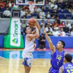 Anton Asistio de pintores de chuva ou brilho Elasto durante as semifinais da Copa do PBA Filipin contra o TNT Tropang 5G.