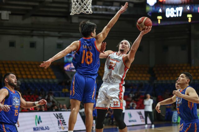 NLEX Road Warriors contra o Cade Flores, da PBA Filipin Cup, Northport Batang Pier.