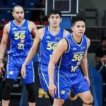 Durante as quartas de final da PBA Filipin Cup contra o Magnolia Hotshots, Kelly Williams, da TNT Tropang Giga, Calvin Ofana e Roger Pogoy.