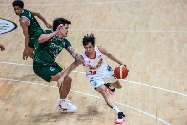 Uma partida da PBA Filipin Cup contra o Terrafirma Dyip e o Andrei Caracut de chuva ou elastopinters.