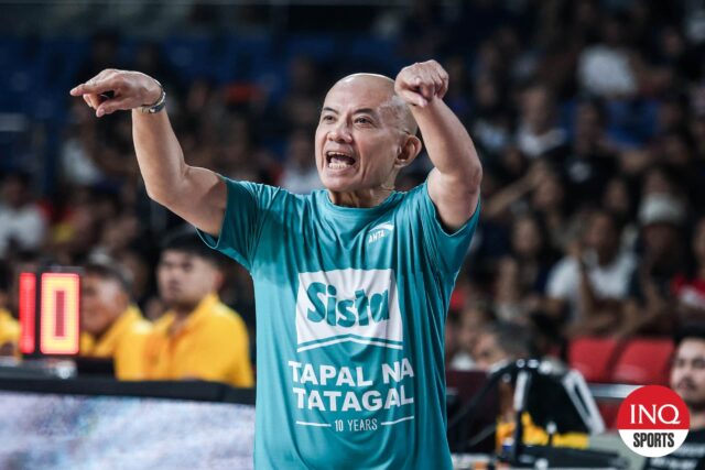 Uma Copa do PBA Filipin contra o Llex Road Warriors durante a partida final da partida de Rain Or Shine, Yeng Guiao.