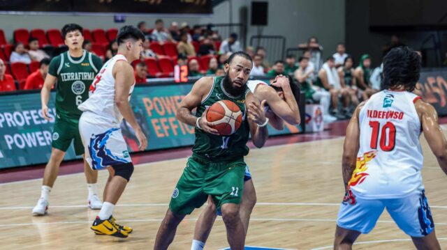 Terrafirma Dyip'in Stanley Pringle, um jogo da PBA Filipin Cup violou 5.000 pontos.