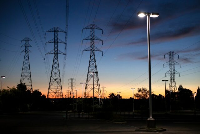 PG&E: Centenas recebem eletricidade de volta, mas uma dúzia ficará sem este fim de semana

