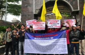 PMII East Kalimanta pergunta ao escritório do procurador -geral da suposta máfia da Regency of Eastern Kutai, a máfia do governo PMII East Kalimanta pergunta ao escritório do procurador -geral da suposta máfia da Regency of Eastern Kutai, a máfia do governo