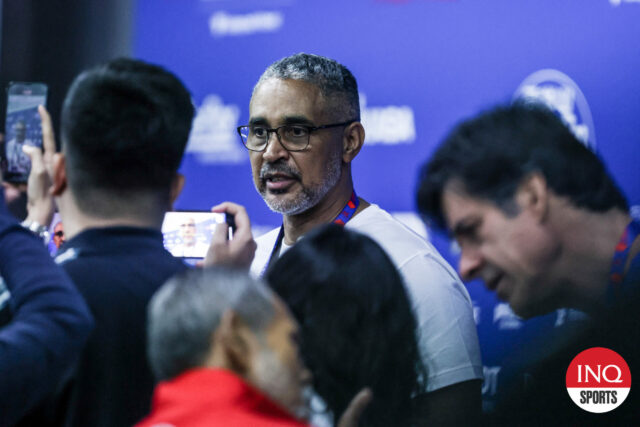 Infelizmente, o técnico de Pilipinas, Jorge Souza de Brito.