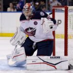 NHL: jaqueta azul de Columbus em New York Rangers