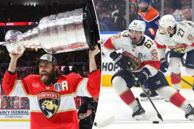 O jogador da Florida Panthers levanta a Copa de Stanley.