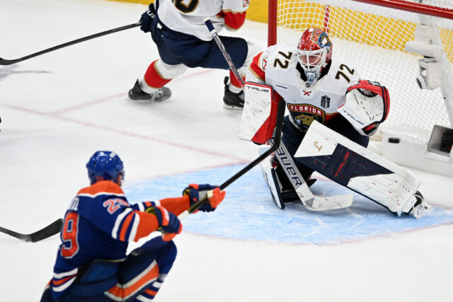 Eetu Luostarinen e Panteras não puderam conter Connor McDavid no jogo 1 - Fonte: Imagn