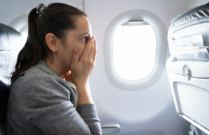 Passageiro sente a contratação diminuiu em terra ao pousar – então ela vê o que aconteceu Passageiro sente a contratação diminuiu em terra ao pousar - então ela vê o que aconteceu