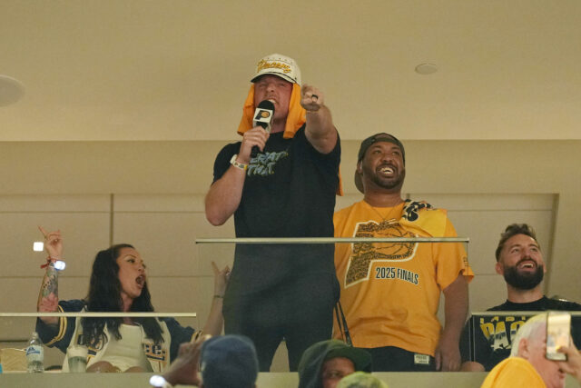 Pat McAfee Ruthless Shadows Rival Stephen A. Smith Thunder-Pacers Game em Promoção rápida

