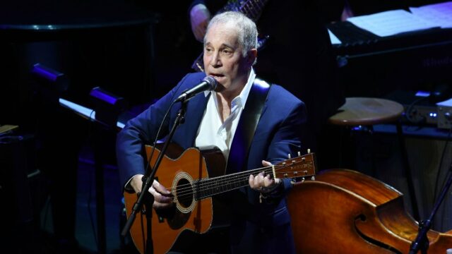 Culver City, CA - 10 de junho: Os músicos Art Garfunkel e Paul Simon Simon & Garfunkel se apresentaram durante 38. AICIAL Acham Awards em Mikea Nichols honesto 10. Junho de 2010. Em Culver City, Califórnia. Em Culver City, Califórnia. Afi Life Achievement Awards Tribute a Mike Nichols estreará em TV Land