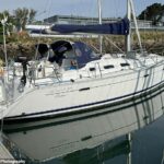 17 Migrantes albaneses, incluindo uma mulher, na esperança de entrar ilegalmente no Reino Unido encontrado escondido dentro da cabine em um barco de luxo chamado Tacoma (foto)