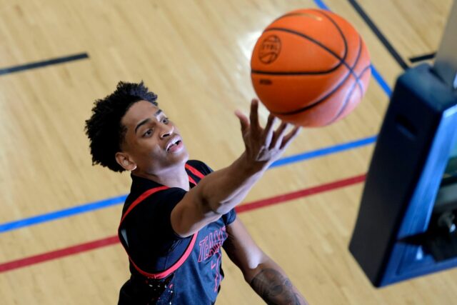 "Perseguindo algo maior": Kiyan Anthony's Grind, exibido pelo instrutor de elite da NBA Chris Bickley antes da primeira saída de Syracuse

