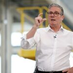 Na semana passada, o desejo de nosso governo de violência sem sentido contra estranhos totais e sua generosidade selvagem com dinheiro que não cumpriu na promessa de tornar este país pronto para a guerra,