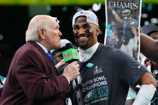 Peyton Manning se torna viral depois que Jalen Apocalipse machuca a história

