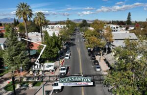 Pleasanton coloca os trabalhadores das horas da biblioteca Mut para fechar o orçamento O vice -administrador da cidade Pamela Ott, que se aposentará nesta semana, é mostrado nesta foto de cortesia. (Com a gentil permissão de Pleasanton)