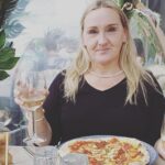 Jane Riddell (foto), 61 e seu filho de 35 anos encontrado no endereço em Huddersfield, West Yorkshire em 3 de fevereiro