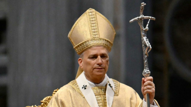 Pop of Xov XIV à Unidade em uma Igreja Colólica em uma Igreja Colólica em uma Igreja Colólica no Ano Novo

