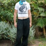 Ezra Miller sentou -se para uma entrevista rara - e muito bizarra - apenas um mês após o visual surpresa de Cannes