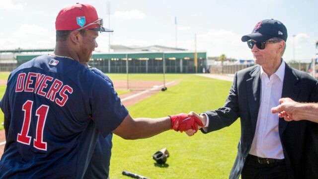 Primeiro Betts, agora? Propriedade do Red Sox sob fogo dos fãs - novamente

