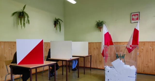 Primeiros incidentes no dia da eleição. Banner e irregularidades destruídas em Kielce

