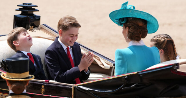 Príncipe Louis, príncipe George, a princesa de Gales e a princesa Charlotte