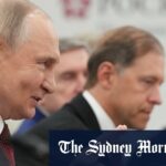 O presidente russo Vladimir Putin fala com a Assembléia à margem do mercado econômico internacional de São Petersburgo.