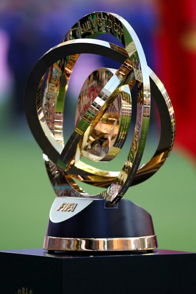 Quais partidas na Copa do Mundo do Clube da FIFA foram adiadas por chuva ou clima adverso?

