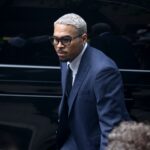 Chris Brown, queixa com inteligência no tribunal combatendo danos físicos - Fonte: Getty