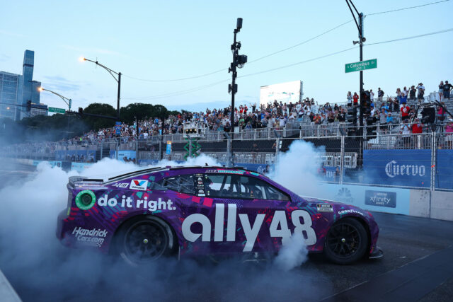 O piloto da NASCAR Cup Series, Alex Bowman (48), durante o Grant Park 165 em Chicago Street Race - Fonte: Imagni