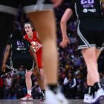 Tiffany Hayes (15), de Golden State Valkyries e Chloe Bibby (55), comemoram na quinta -feira, 19 de junho de 2025, derrotaram a febre de Indiana durante o jogo da WNBA no Chase Center em São Francisco, Califórnia. As Valquírias do Estado Golden derrotaram a febre de Indiana 88-77. (Jose Carlos Fajardo/Bay Area News Group)