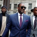 O cantor de envergonhado R Kelly foi levado às pressas para o hospital após a overdose de medicamentos na prisão
