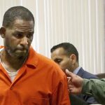 R. Kelly pede aos tribunais uma pausa na prisão, alegando que as autoridades querem que uma gangue racista o execute