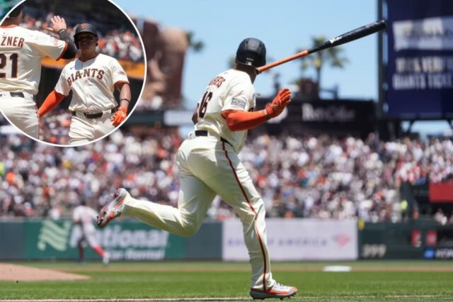 Rafael Devers, de San Francisco Giants, observa sua corrida de dois caminhos em casa durante a terceira rodada de uma partida de beisebol contra o Boston Red Sox em São Francisco, sábado, 21 de junho de 2025.