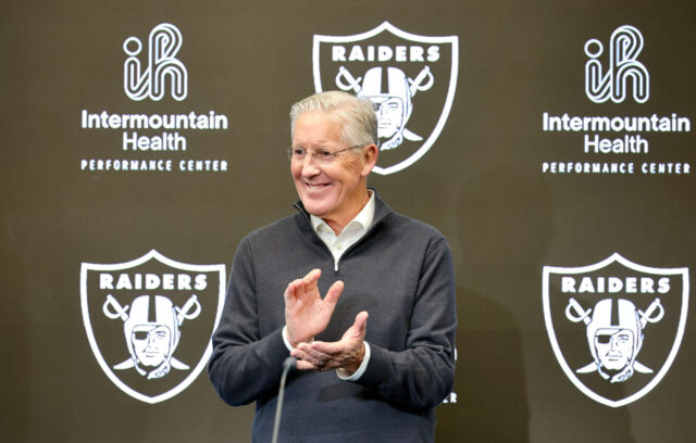 Raiders chamou a equipe para assistir aos movimentos poder do preconceito

