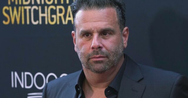 Randall Emmett se aposentou da lista de ataque da WGA depois de pagar uma dívida de dados longa

