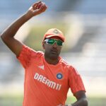 Ravichandran com jogadores de Ashwin. (Crédito: TNPL X)